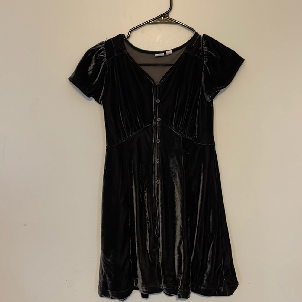 Girls’ Gap black velvety dress, size 10 (large).